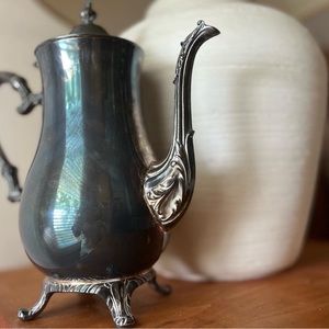 Beautiful WM Rogers vintage silver plated Pitcher💎